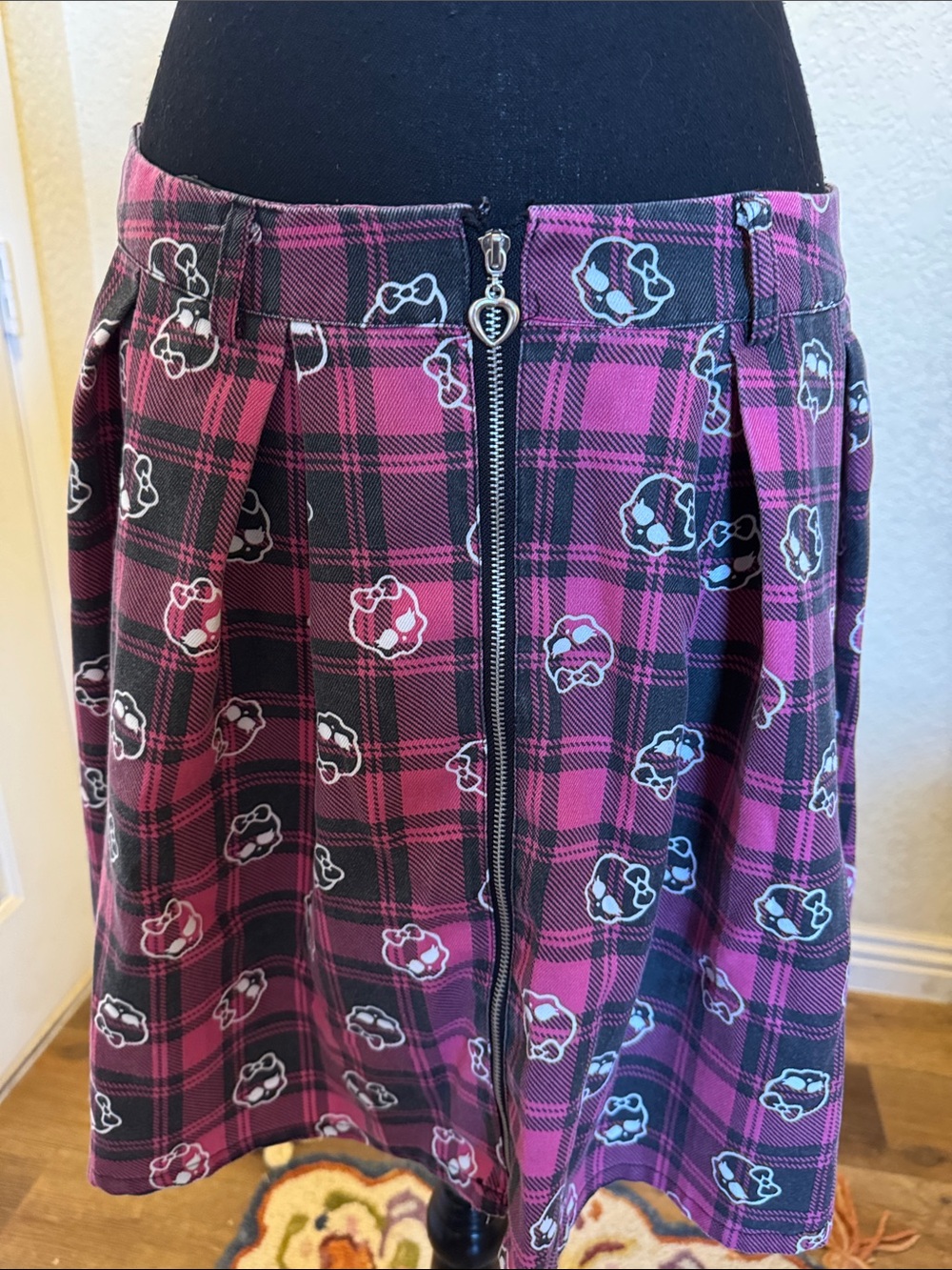 Hot Topic Monster High skirt size Large